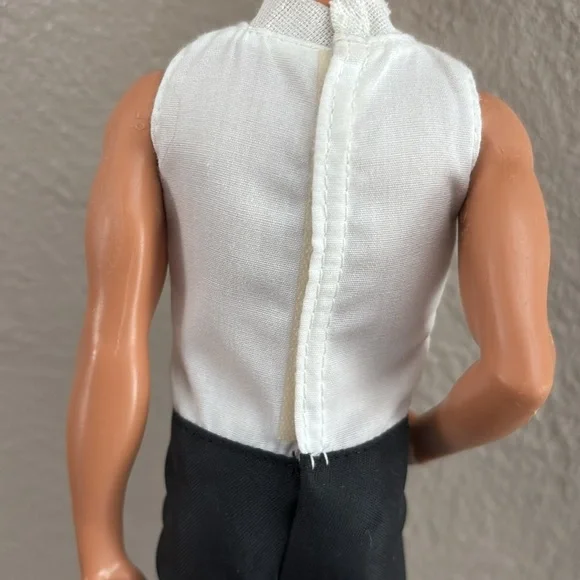 Barbie 2012 Mattel Ken Groom Doll Pink Bow tie - Picture 9 of 12